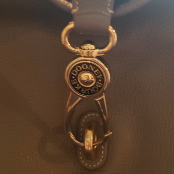 Dooney & Bourke Belvedere Pebbled Leather Logo Loc - Picture 2 of 7